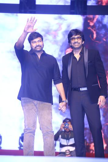 waltair-veerayya-mega-mass-party-set-1-21.jpg
