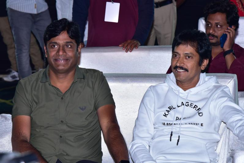 waltair-veerayya-mega-mass-party-set-1-6.jpg