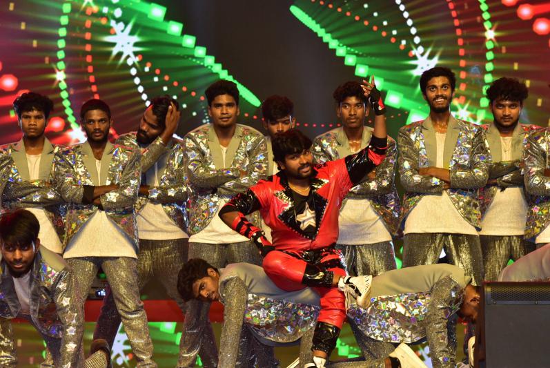 waltair-veerayya-mega-mass-party-set-2-2.jpg