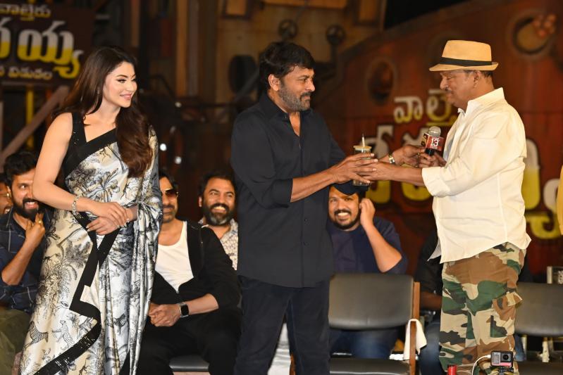 waltair-veerayya-press-meet-2-13.jpg