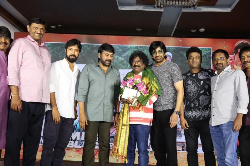 waltair-veerayya-team-felicitates-chandrabose-12.jpg
