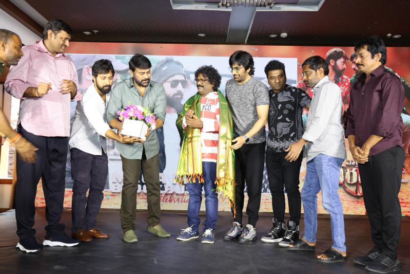waltair-veerayya-team-felicitates-chandrabose-5.jpg