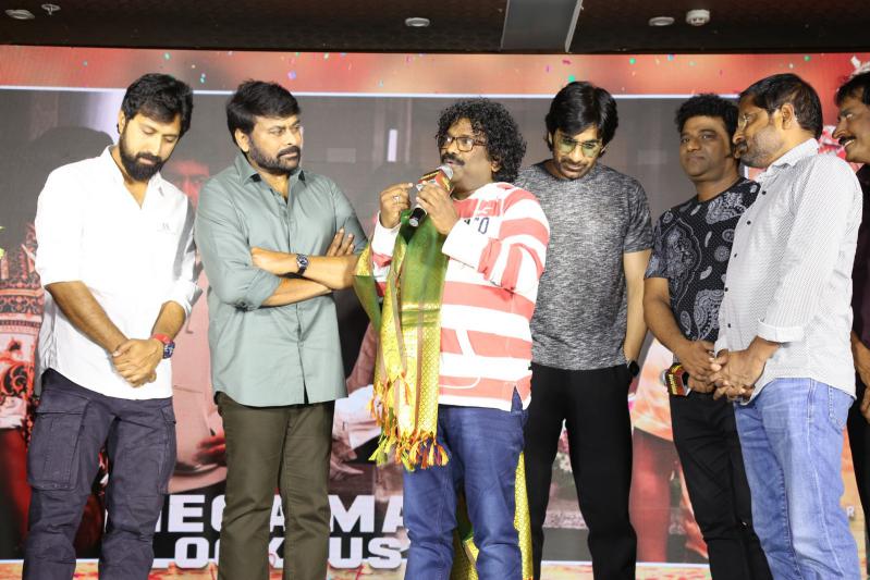 waltair-veerayya-team-felicitates-chandrabose-8.jpg