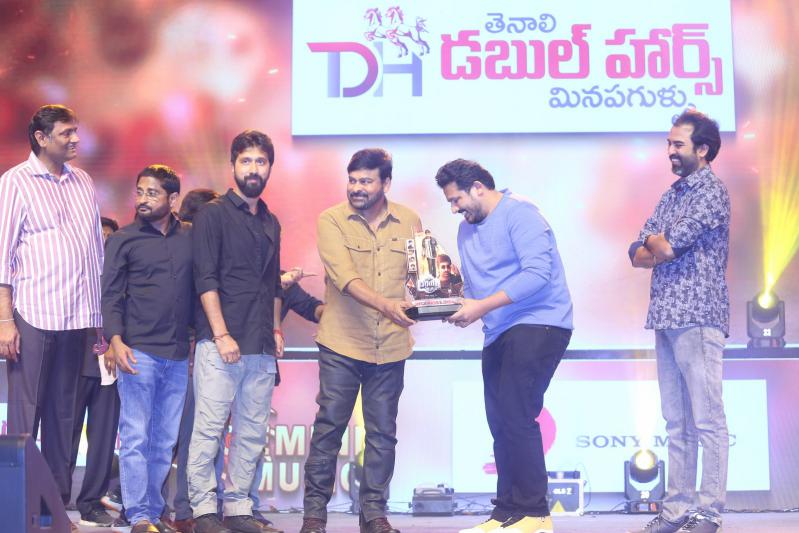 waltair-veerayya-vijaya-viharam-2-5.jpg