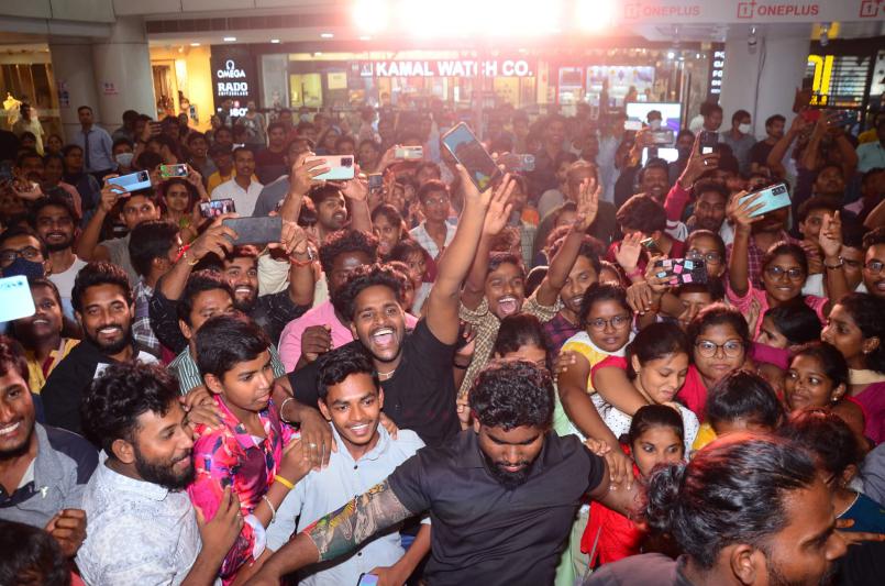 wanted-pandugaad-movie-teem-visit-cmr-centre-4.jpg