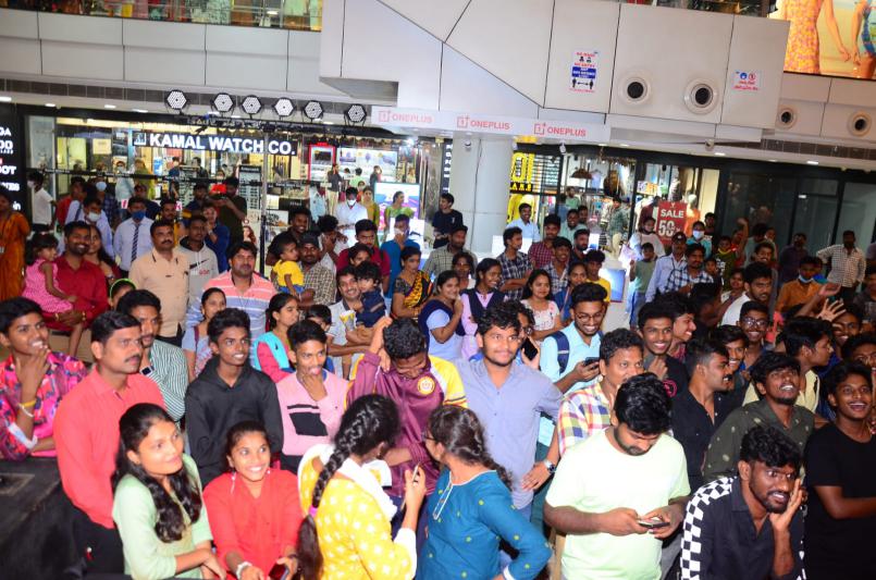 wanted-pandugaad-movie-teem-visit-cmr-centre-5.jpg