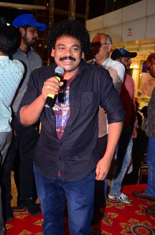 wanted-pandugaad-movie-teem-visit-cmr-centre-6.jpg