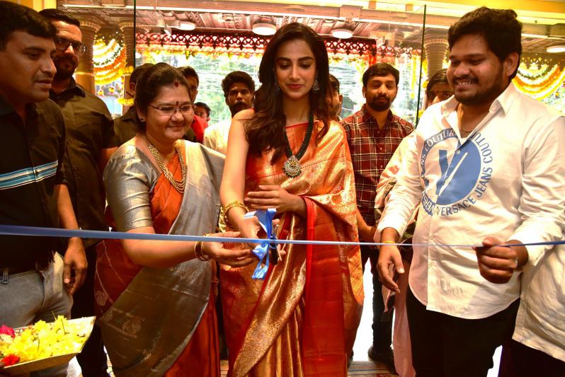 Weaverly Store Grand Launch By Actress Meenakshi Chaudary