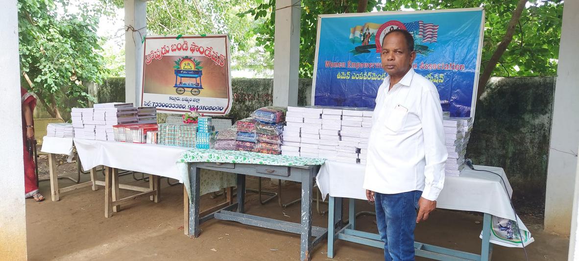 weta-distribution-books-at-govt-school-2.jpg