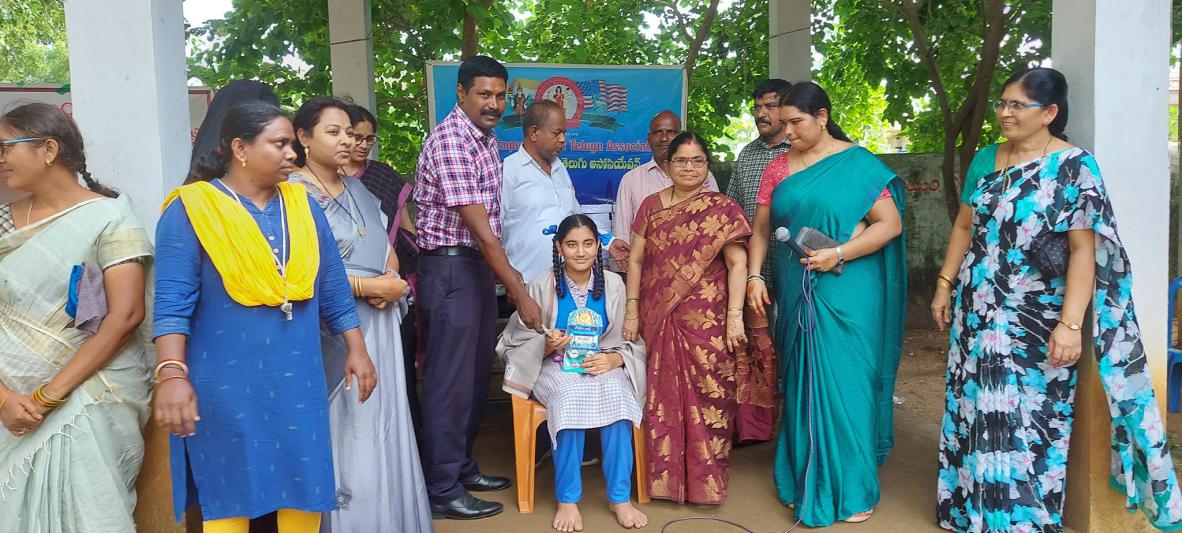weta-distribution-books-at-govt-school-3.jpg