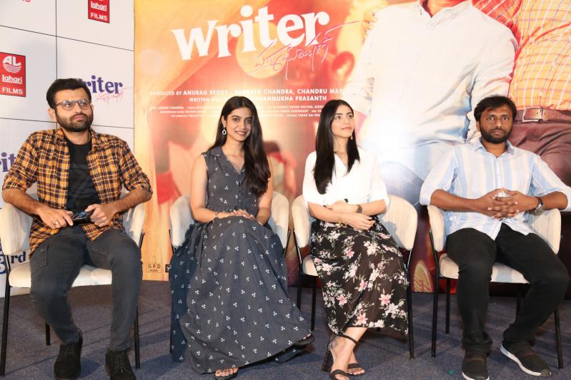 writer-padmabhushan-movie-pressmeet-14.jpg