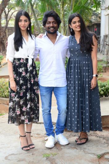 writer-padmabhushan-movie-pressmeet-2.jpg