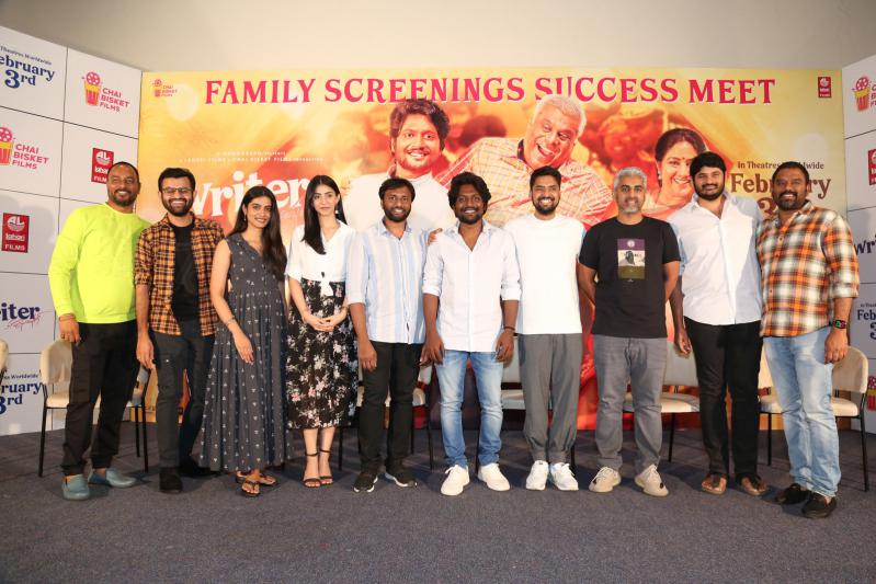 writer-padmabhushan-movie-pressmeet-7.jpg