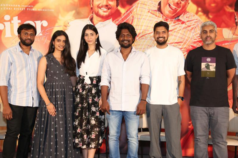 writer-padmabhushan-movie-pressmeet-9.jpg