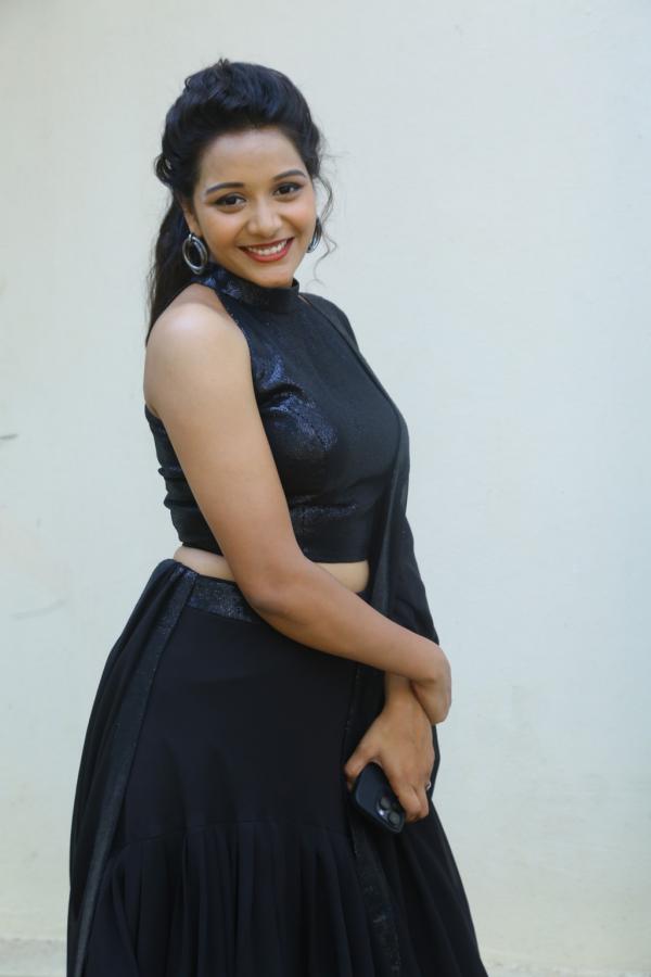 yamini-bandaru-stills-10.jpg