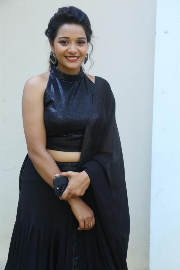 yamini-bandaru-stills-11.jpg