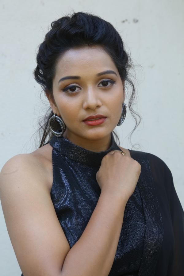 yamini-bandaru-stills-7.jpg