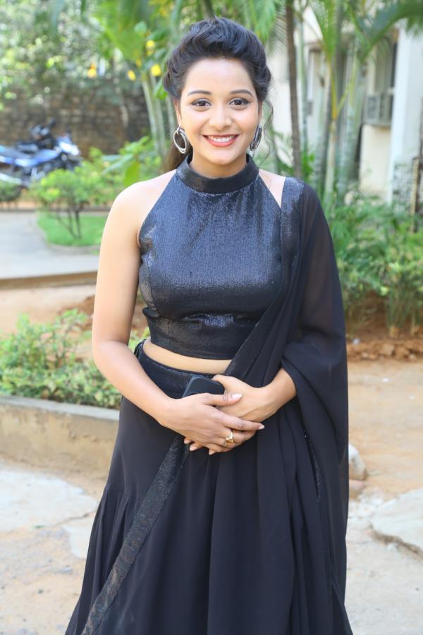 yamini-bandaru-stills-8.jpg