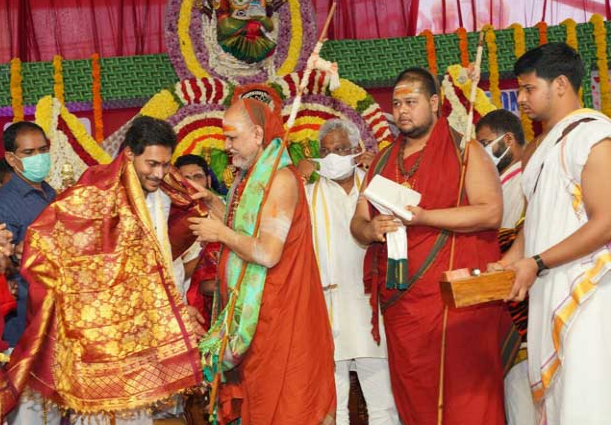 YS Jagan at Sri Sarada Peetham in Visakhapatnam