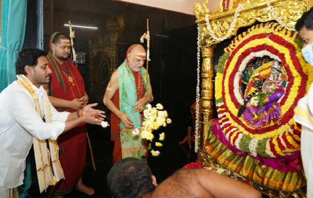 ys-jagan-at-sri-sarada-peetham-in-visakhapatnam-5.jpg