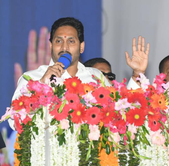 ys-jagan-launches-jagananna-sampoorna-gruha-hakku-in-tanuku-20.jpg