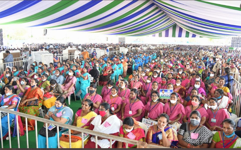 ys-jagan-launches-ysr-asara-second-phase-6.jpg