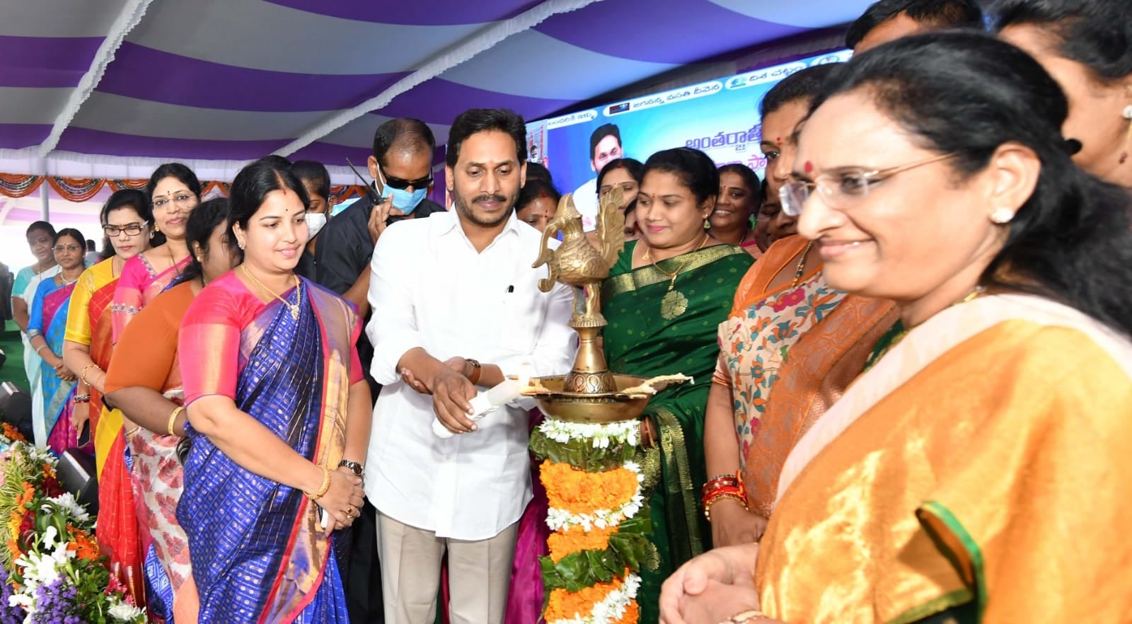 ys-jagan-participates-womens-day-celebrations-10.jpg