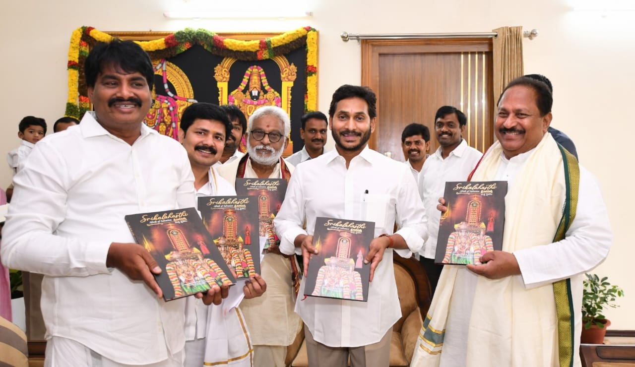 ys-jagan-visits-tirumala-2-10.jpg