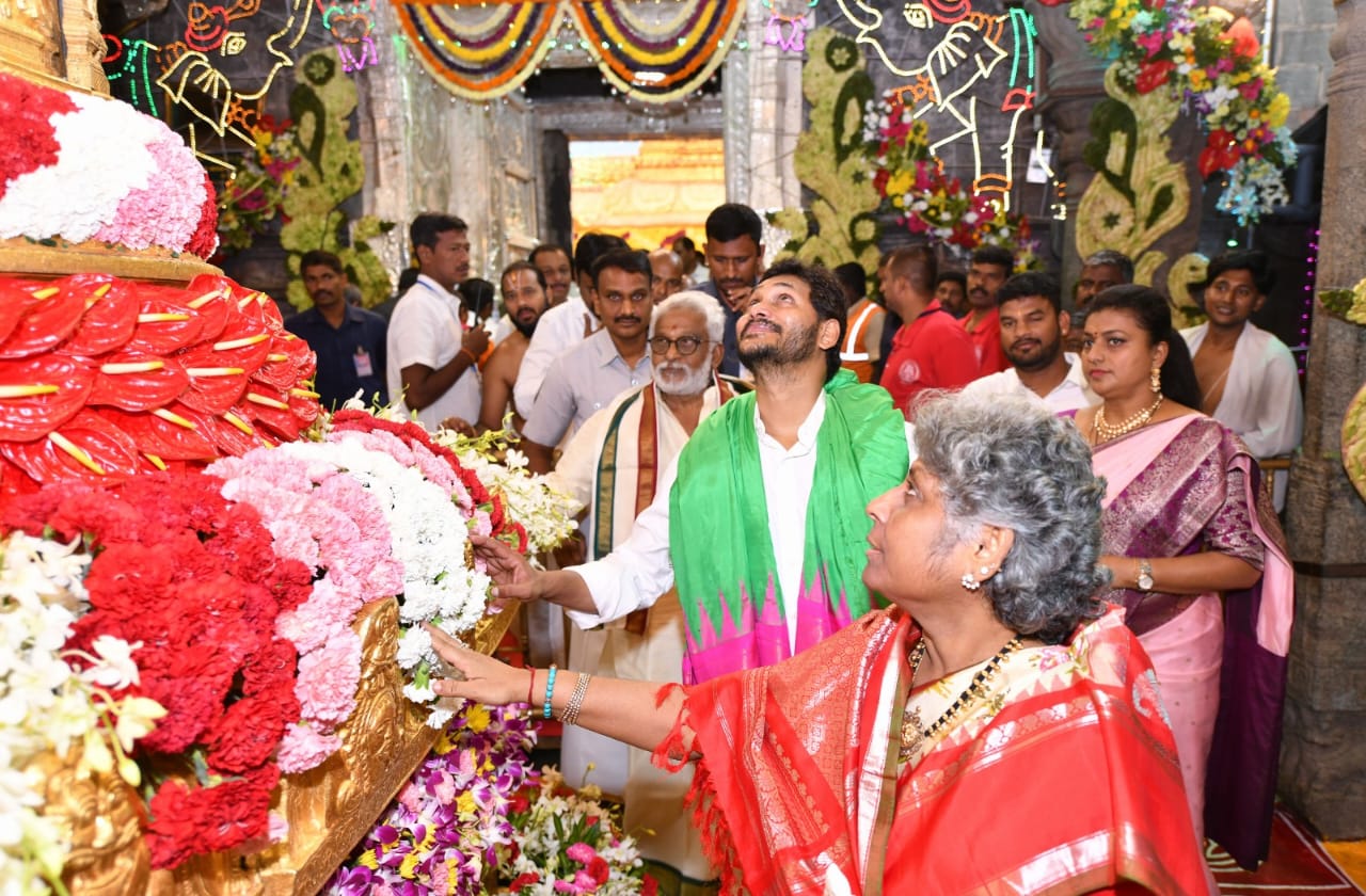 ys-jagan-visits-tirumala-2-12.jpg