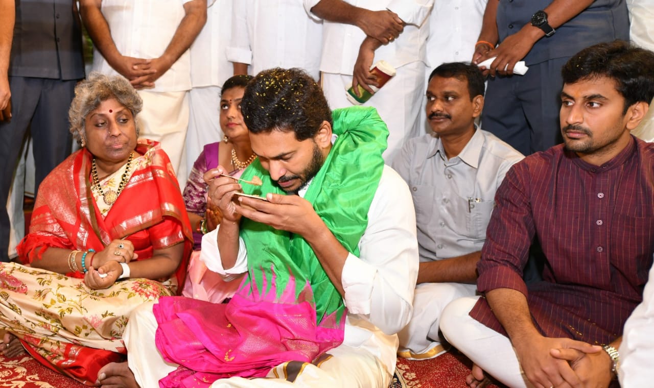 ys-jagan-visits-tirumala-2-3.jpg