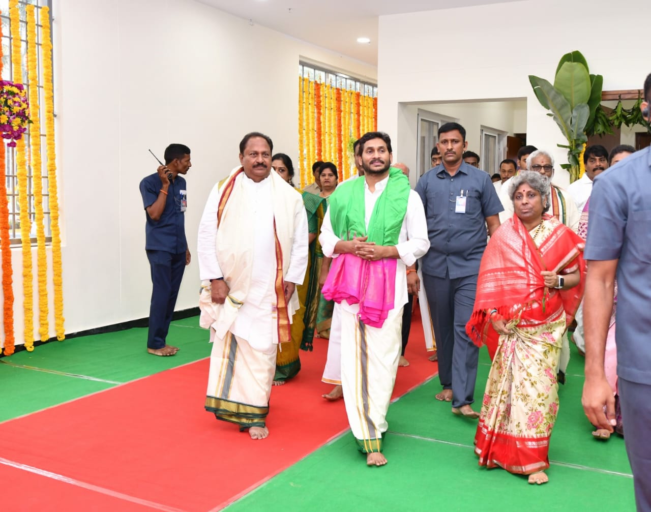 ys-jagan-visits-tirumala-2-7.jpg
