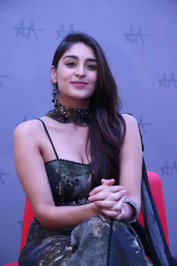 yukti-thareja-stills-2-13.jpg