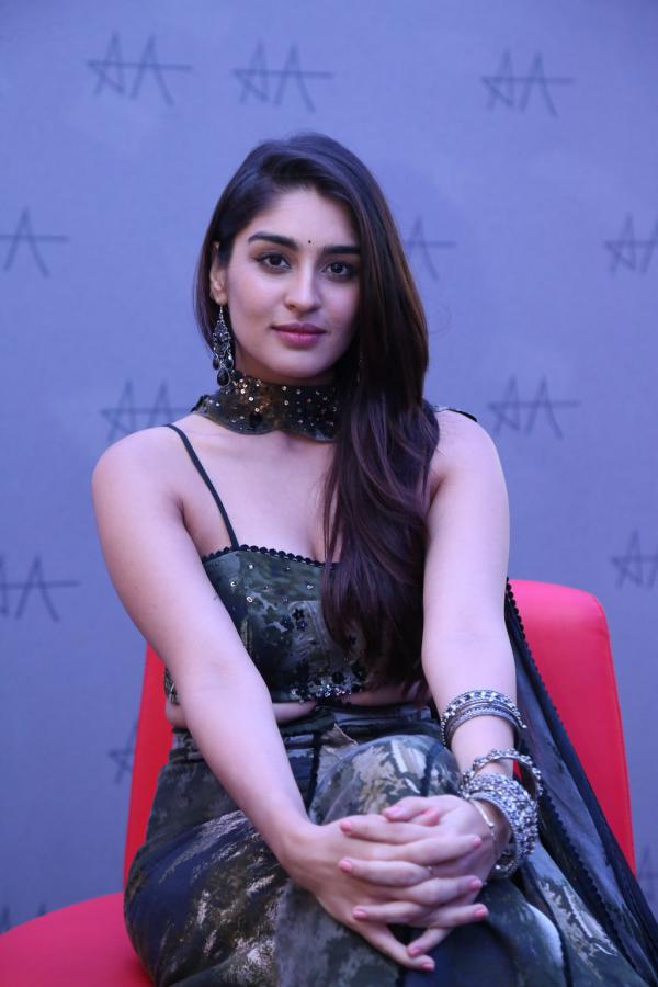 yukti-thareja-stills-2-14.jpg