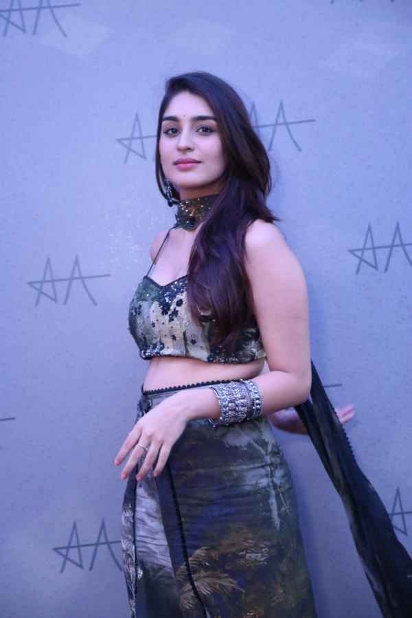 yukti-thareja-stills-2-17.jpg