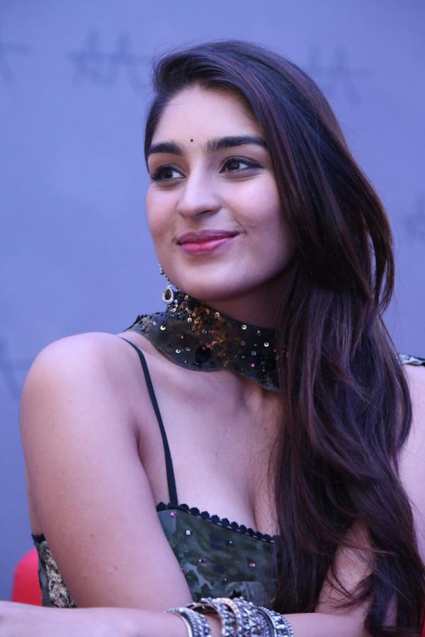 yukti-thareja-stills-2-2.jpg
