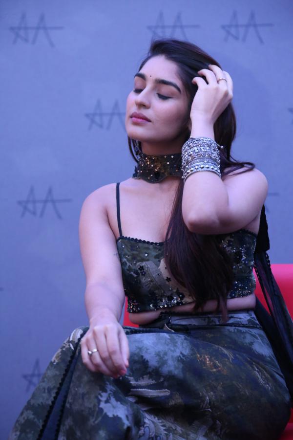 yukti-thareja-stills-2-4.jpg