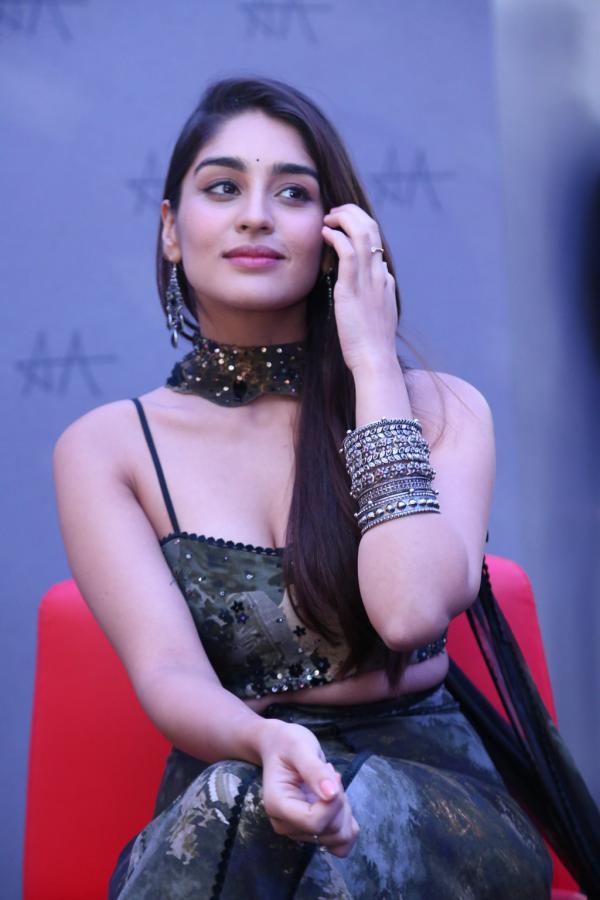 yukti-thareja-stills-2-6.jpg