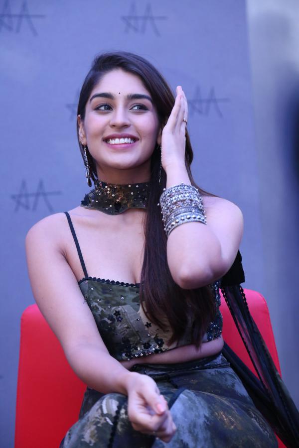 yukti-thareja-stills-2-7.jpg