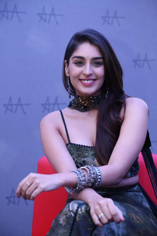yukti-thareja-stills-2-9.jpg