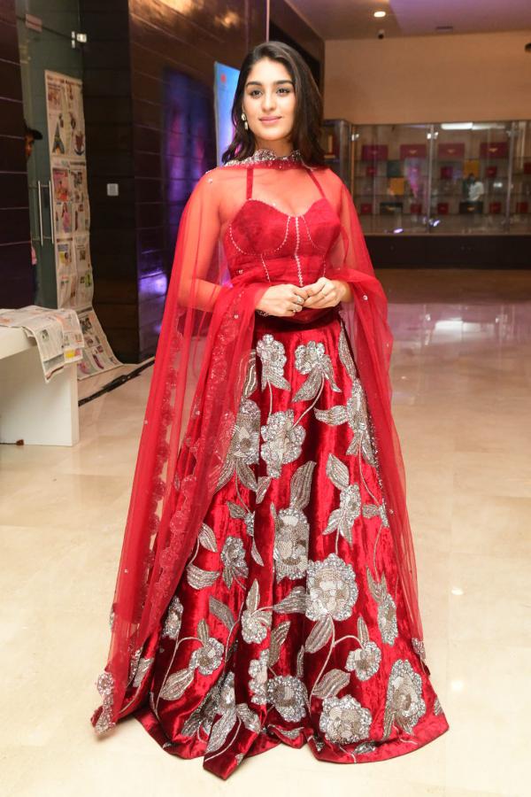yukti-thareja-stills-3-10.jpg