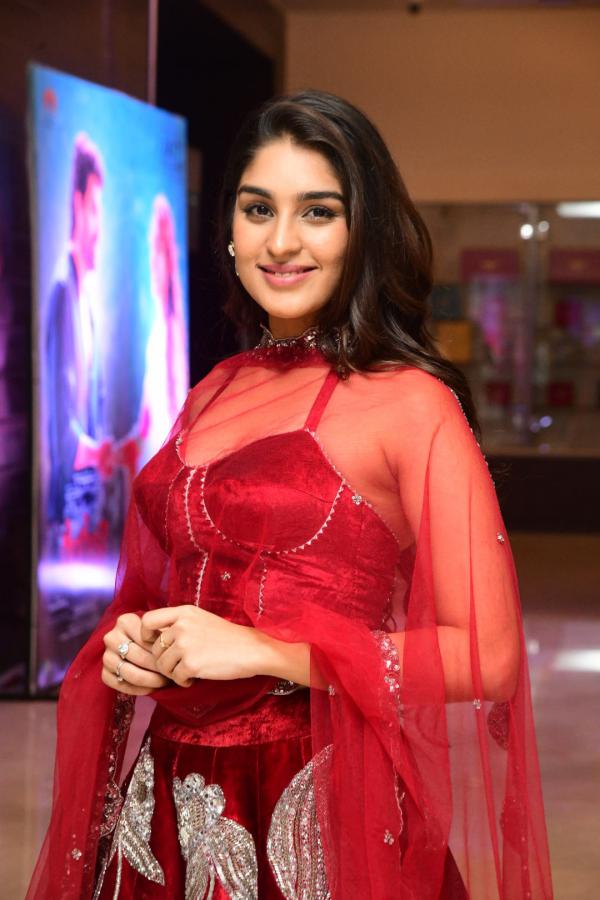 yukti-thareja-stills-3-11.jpg