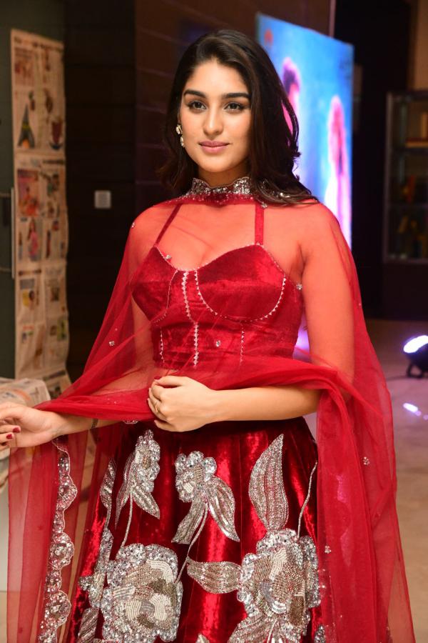 yukti-thareja-stills-3-13.jpg