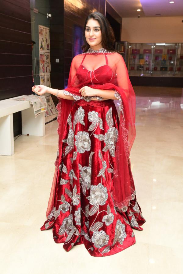 yukti-thareja-stills-3-14.jpg