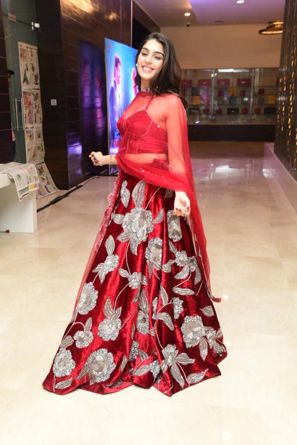 yukti-thareja-stills-3-15.jpg