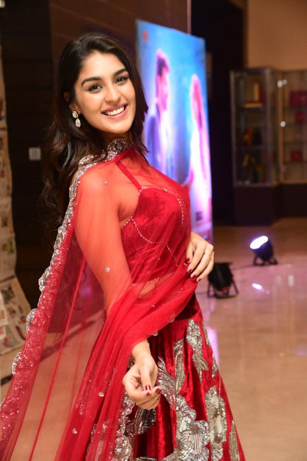 yukti-thareja-stills-3-17.jpg