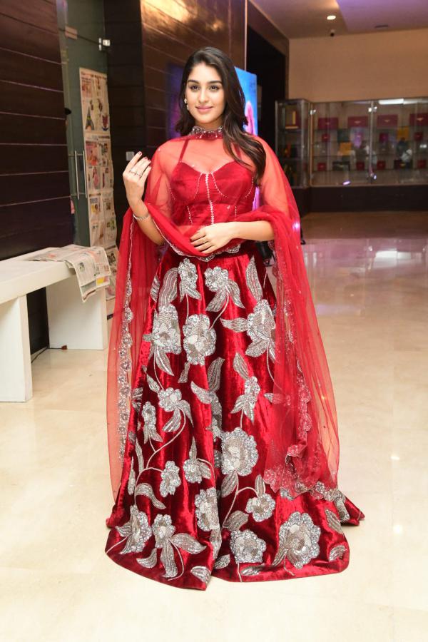 yukti-thareja-stills-3-5.jpg