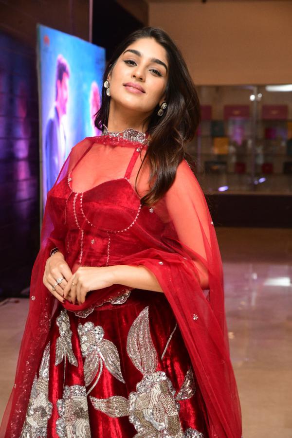 yukti-thareja-stills-3-6.jpg