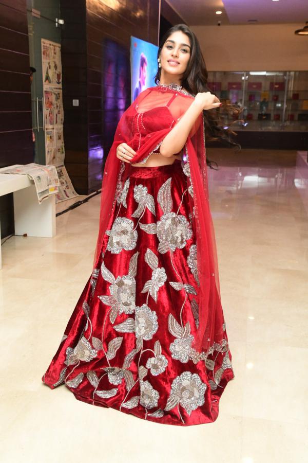 yukti-thareja-stills-3-8.jpg