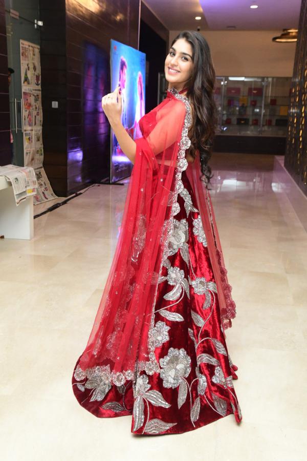 yukti-thareja-stills-3-9.jpg