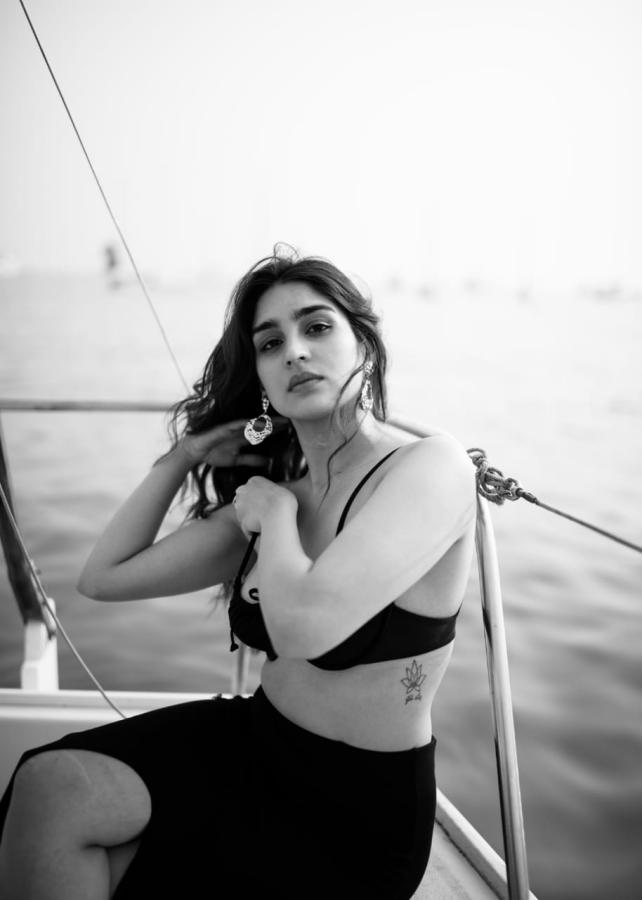 yukti-thareja-stills-3.jpg